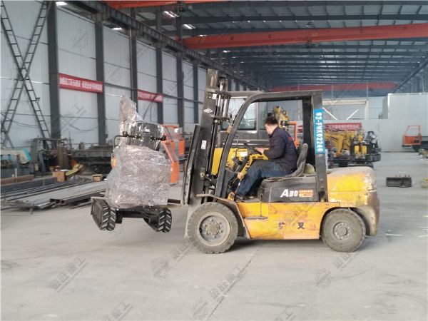 2台10力量体育
挖掘机发货到黑龙江鹤岗